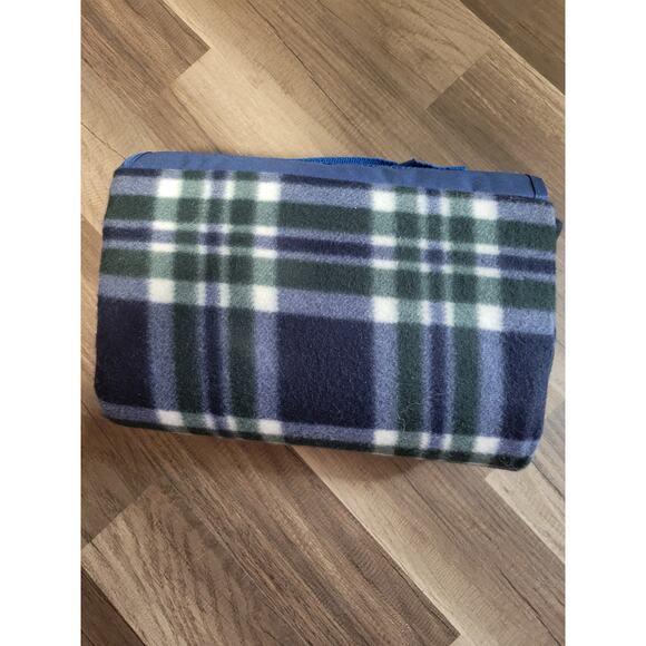 NWT Preferred Nation Water- Resistant Outdoor Blanket - Picture 4 of 4